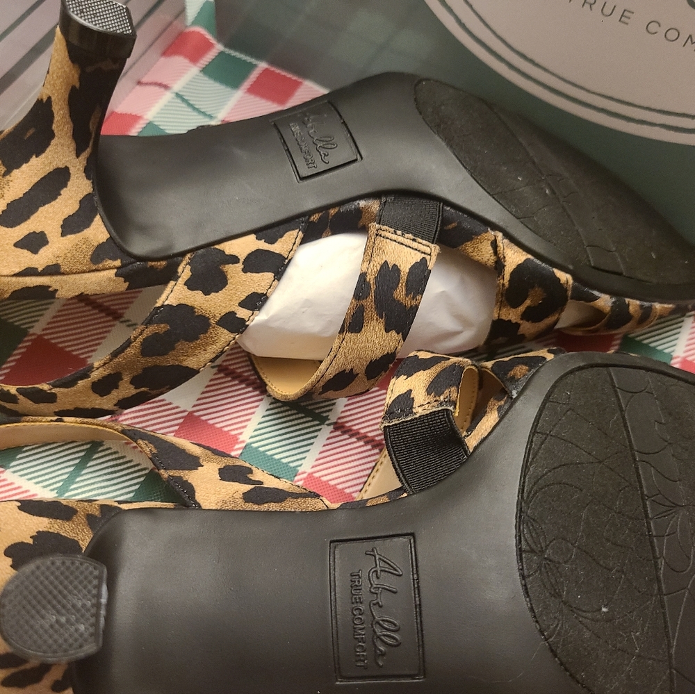 Shoes - Picture 5 of 5